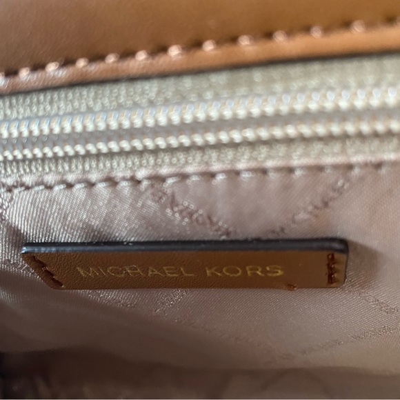 Final Sale!!! 👜 MICHAEL KORS 🌺 Carmen Medium Faux Leather Belted Satchel - Picture 11 of 15